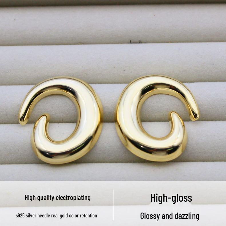 Exquisite Light Luxury Swirl Textured Gold Stud Earrings