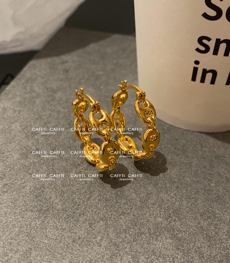 European-American Metal Style Pig Nose Chain Earrings: Women's Fashion, Versatile, Light Luxury, High-Quality Jewelry.