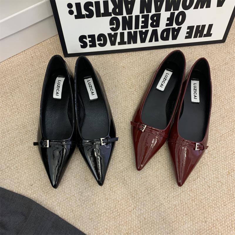 2025 Spring and Autumn New Fashion Versatile Evening Breeze French Pointed Black Single Shoes Women's Shoes Temperament Patent Leather