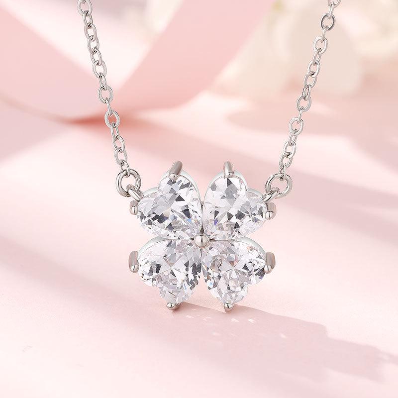 Heart-shaped Zircon Necklace with Four leaf Clover