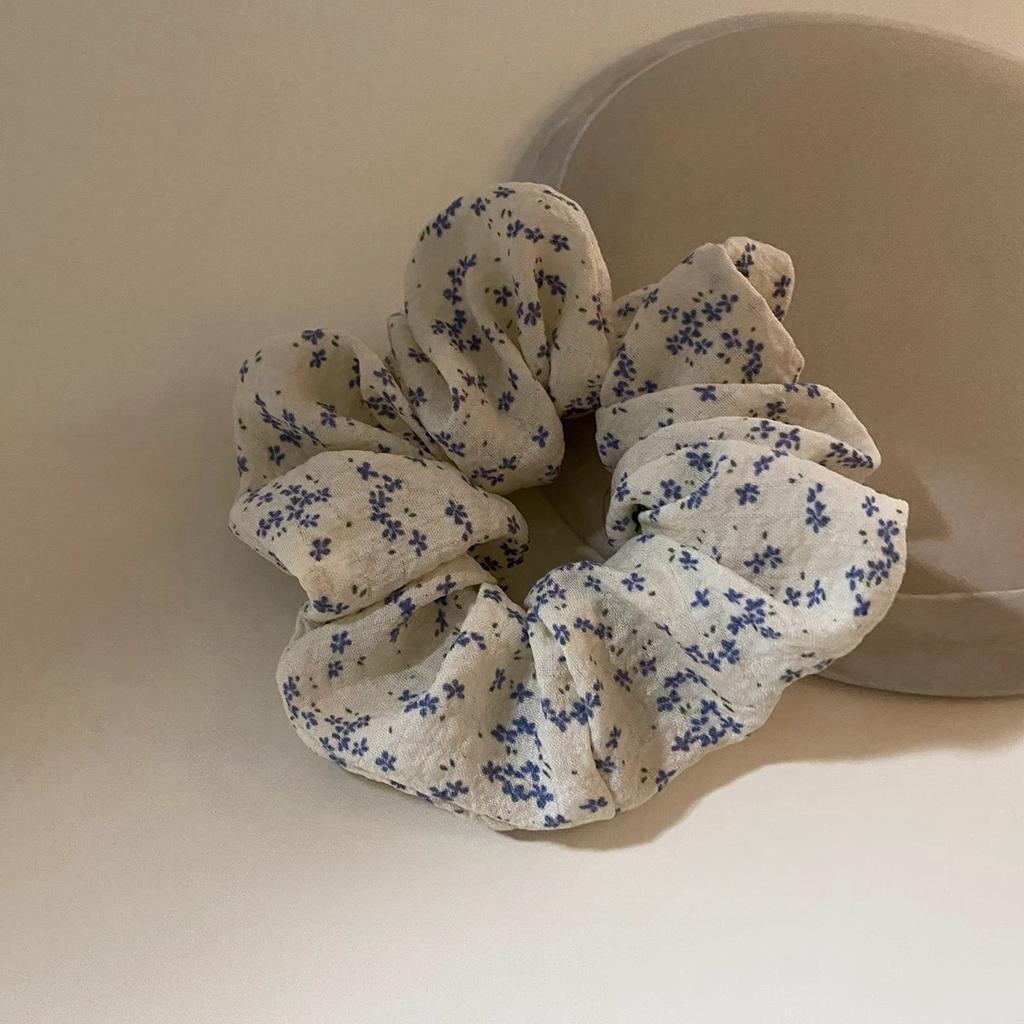 Floral Hair Scrunchie - Soft Fabric Scrunchie for Women and Girls, Perfect for Everyday Wear, Cute and Sweet Style, Suitable for Ages 14 and Up