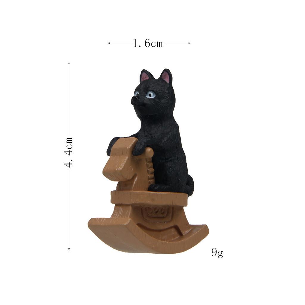 Shiba Inu auf einem Holzpferd Mikro-Landschaftsspielzeug aus PVC für Schreibtischdekoration und Sammler