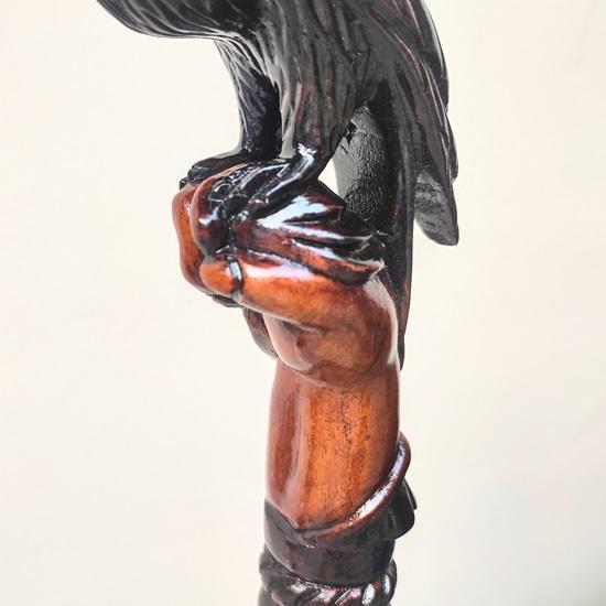 Holzspazierstock, Handgeschnitzter Spazierstock mit Falkendesign, Langlebiger Gehstock, Bestes Geschenk für Vater, Großvater, Mutter, Großmutter