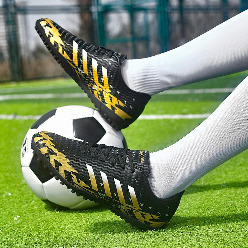 Large Size Low Top New Football Shoes 2025 Male and Female Adult Student Competition Training Shoes TF Broken Nail Football Shoes