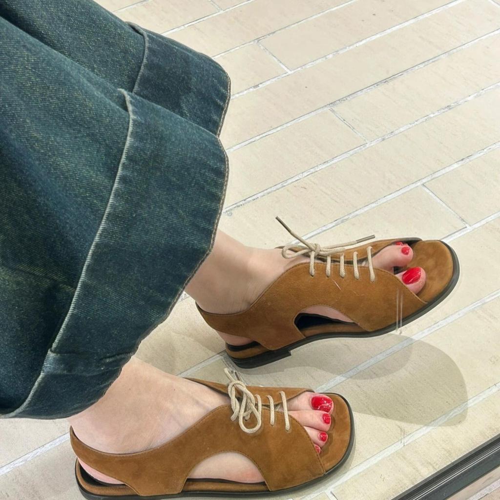 2025 summer new open-toe straps flat-bottomed niche sandals fashionable versatile retro outerwear lace-up sandals women