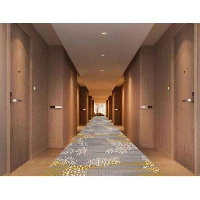 Gruby dywan ognioodporny do hoteli i klubów