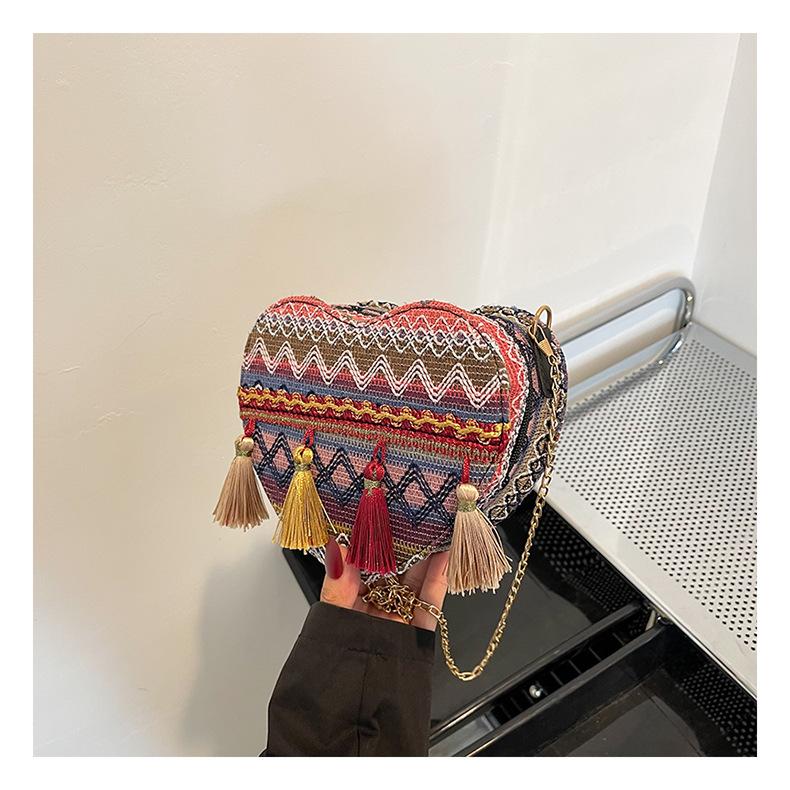 2025 New Bag Women's Fashion Messenger Bag Heart-shaped Fringed Ethnic Style Chain Girl Small Satchel Woven Bag