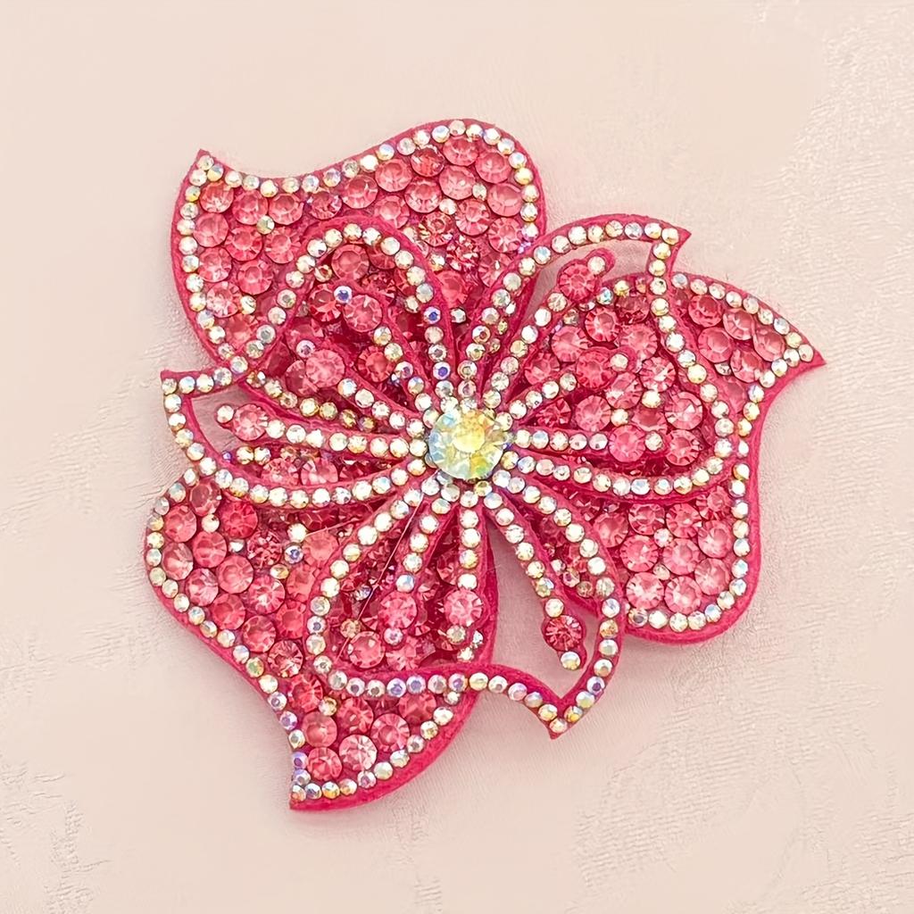 A New Style Six-petal Flower with Hot-fix Rhinestones and Sequins, a DIY Patch for Decorating Shoes, Hats, and Clothing Accessories