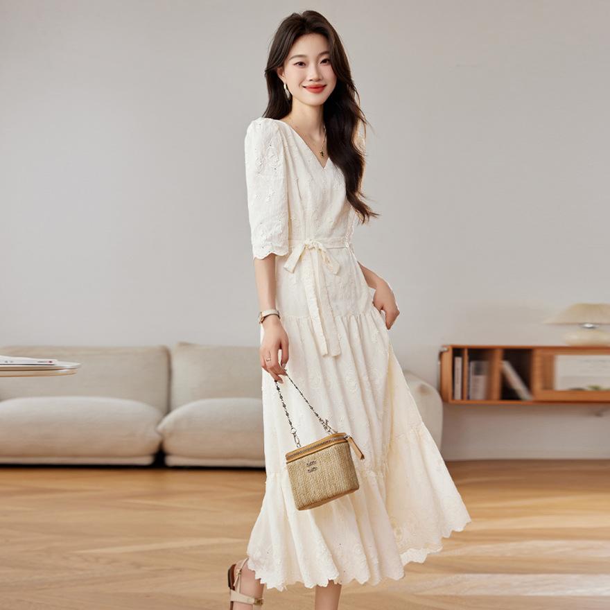 Embroidery Dress Women's Summer New Design Temperament Waist Thin Holiday Skirt