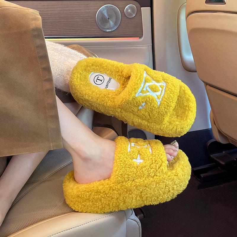 Fashion Mao Mao thick-soled slippers women's autumn and winter new Korean version of Internet celebrity height increase one-word drag wear versatile m