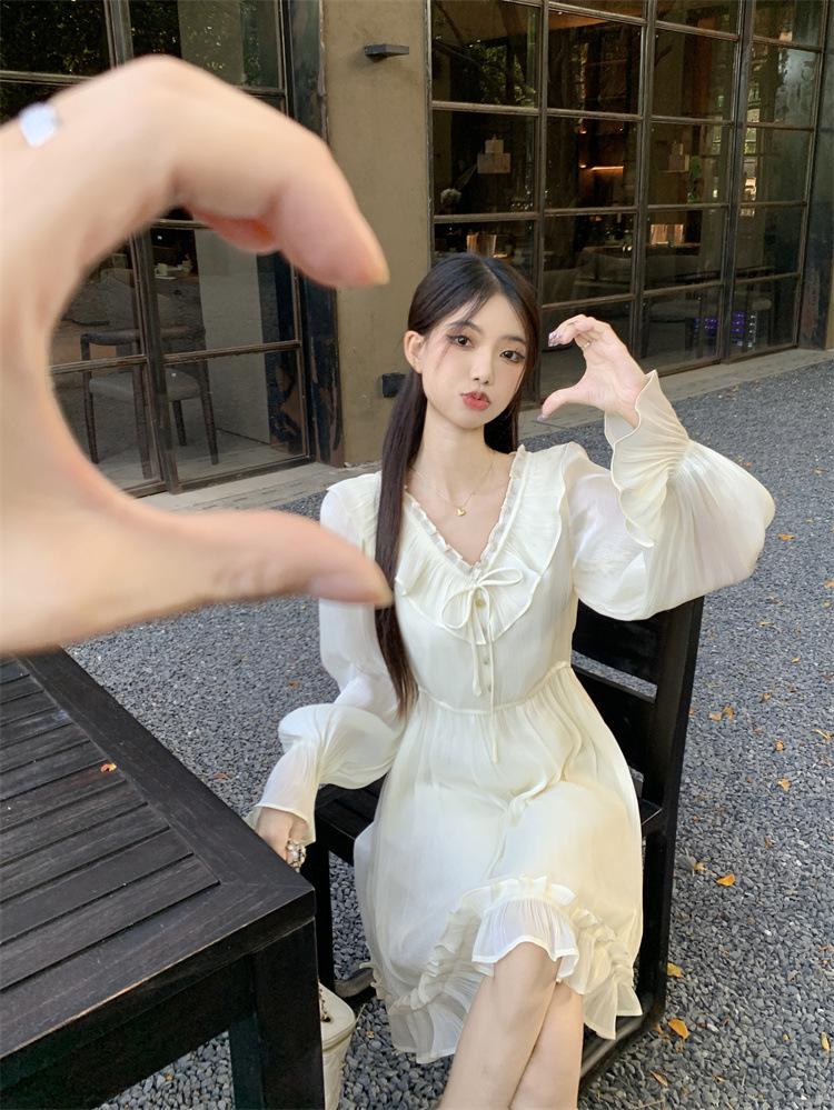 Gentle wind V-neck lace-up long-sleeved dress women's summer new French temperament thin fungus edge little white skirt