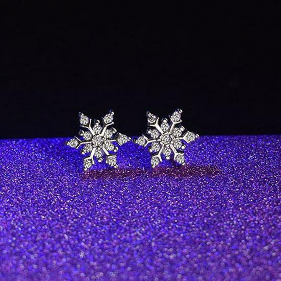 New Temperament Snowflake Zircon Stud Earrings Christmas Gift