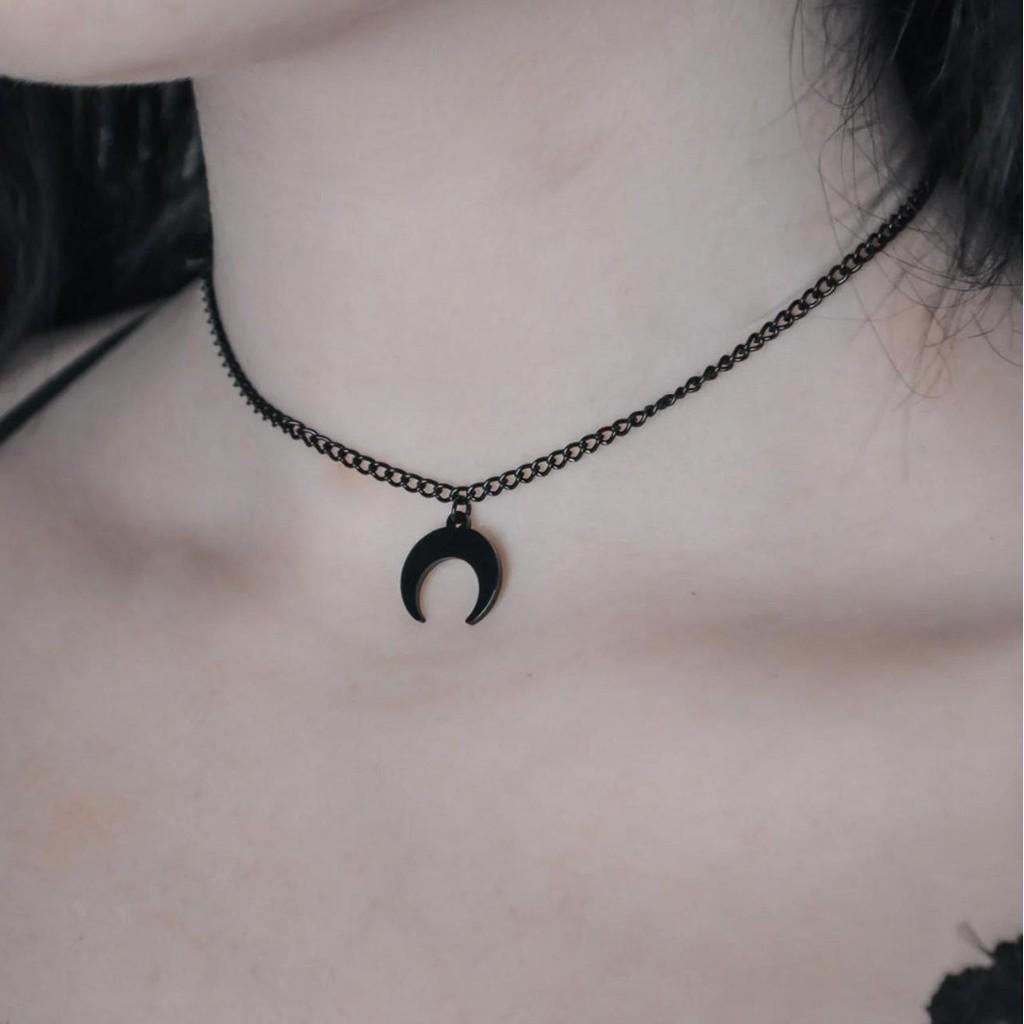 Collier Lune Gothique Avec Pendentif en Alliage Pour Femmes Élégant Accessoire de Bijouterie