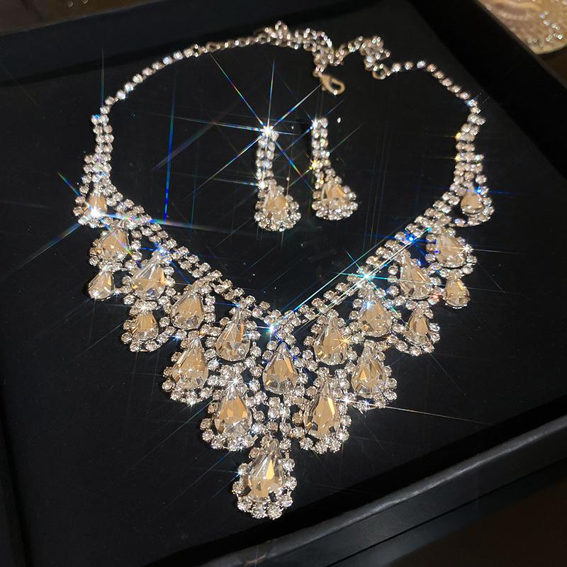 Diamond-encrusted water drop fringed necklace set European and American heavy industry collarbone chain retro versatile dress necklace wholesale