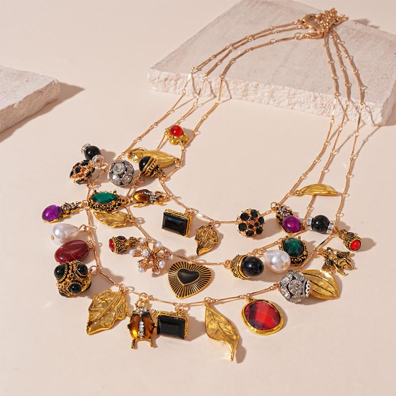 Středověký styl kovový náhrdelník s mušlí lásky Lehký luxus Výklenek Přehnaný řetízek na klíční kost Osobnostní design náhrdelník