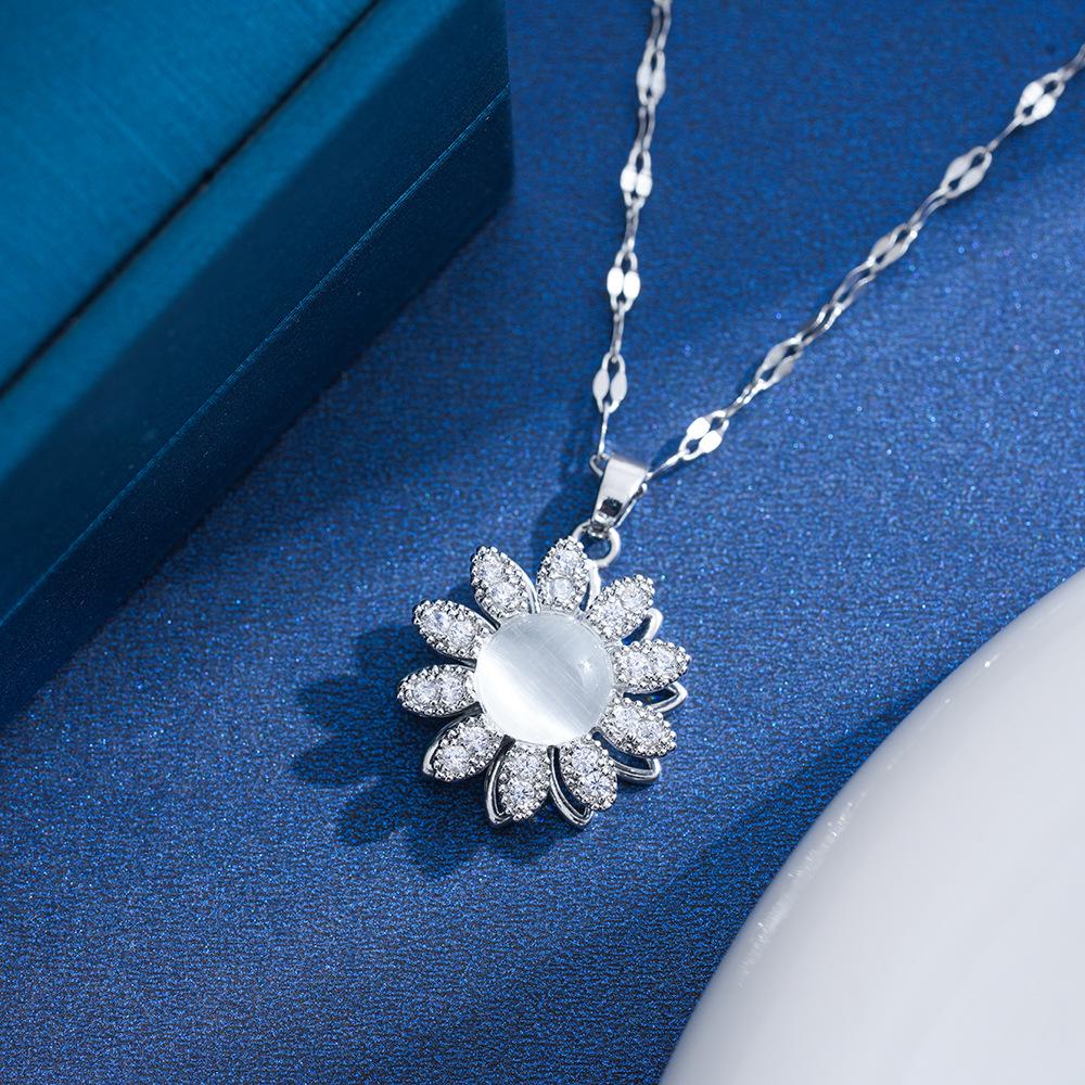 Japanese-Korean Style Sunflower Necklace with Diamond Inlay and Rotating Clavicle Chain