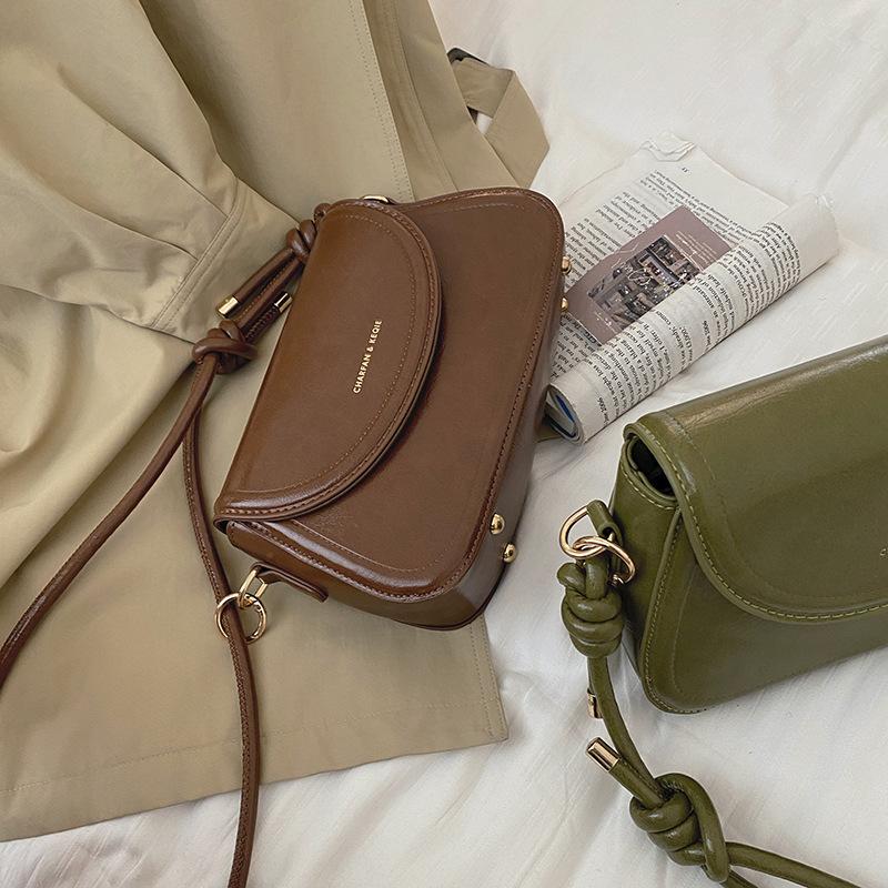 

Niche texture underarm bag women s 2025 new trendy fashion retro small square bag versatile ins shoulder messenger bag коричневый