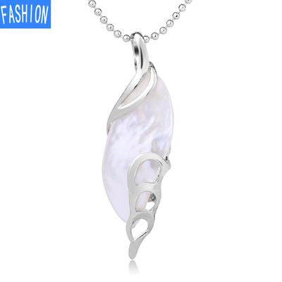 Accessories: Shell Necklace, Leaf Shape, Hollow Pearl Necklace, European and American Lady White Shell Pendant