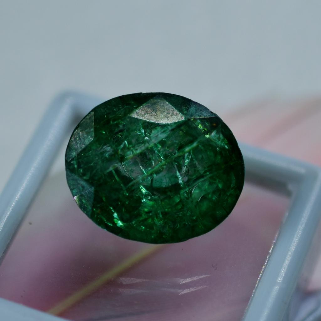 Natural Green Emerald Loose Gemstone Oval Cut 18.40 ct for Jewelry Making and Gem Collections