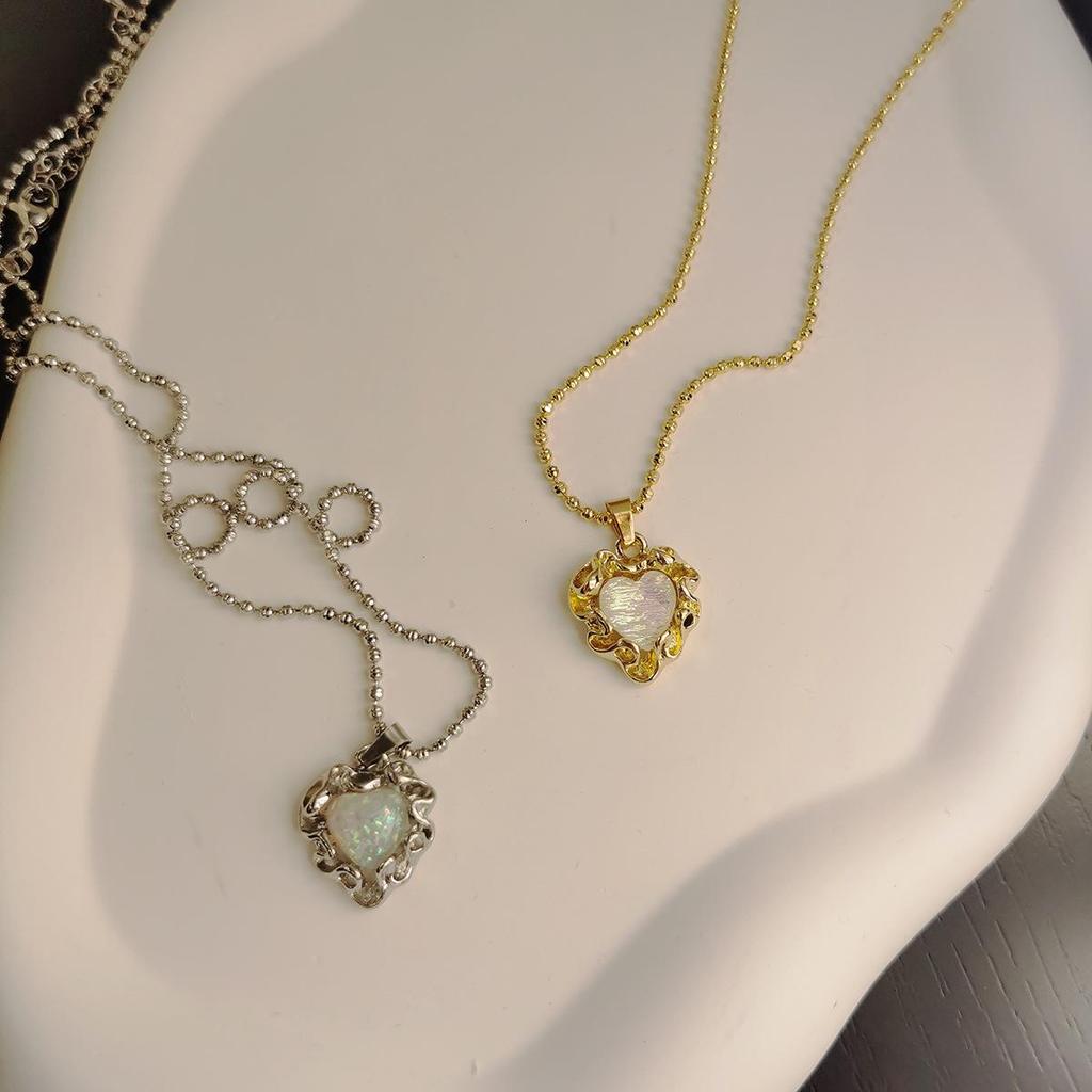 Versatile Colored Heart Necklace for Women - Elegant, High-End Collarbone Chain with Unique Design