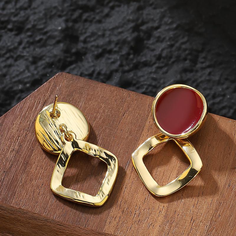 Stylish personality Xiaoxiangfeng hollow geometric square oil drop earrings, Dongdaemun, Korea, high-end commuter earrings