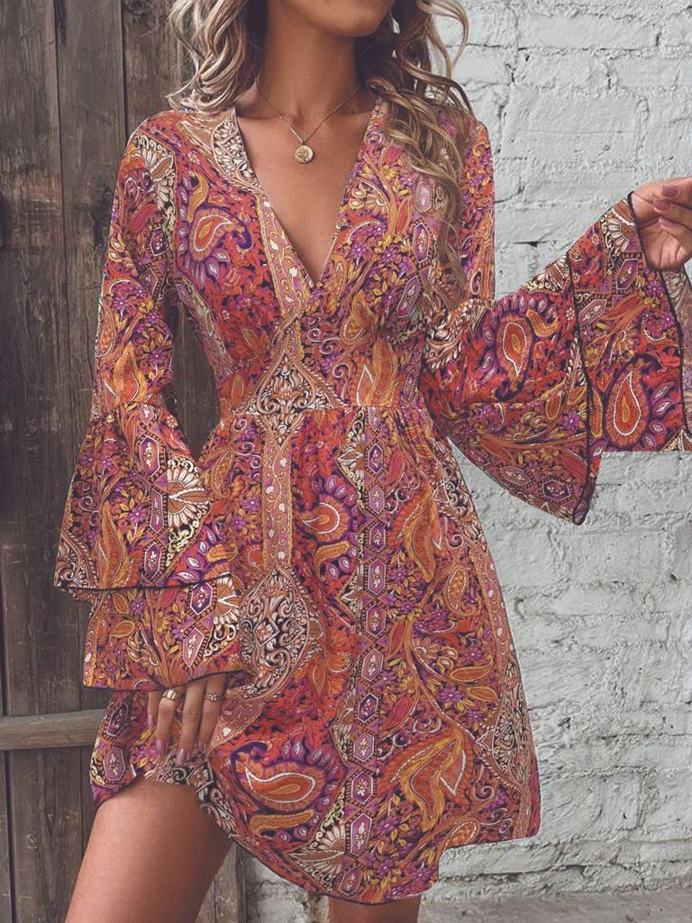 European and American Autumn and Winter New Fashionable and Elegant Women's Paisley Printed V-neck Flared Sleeve Dress