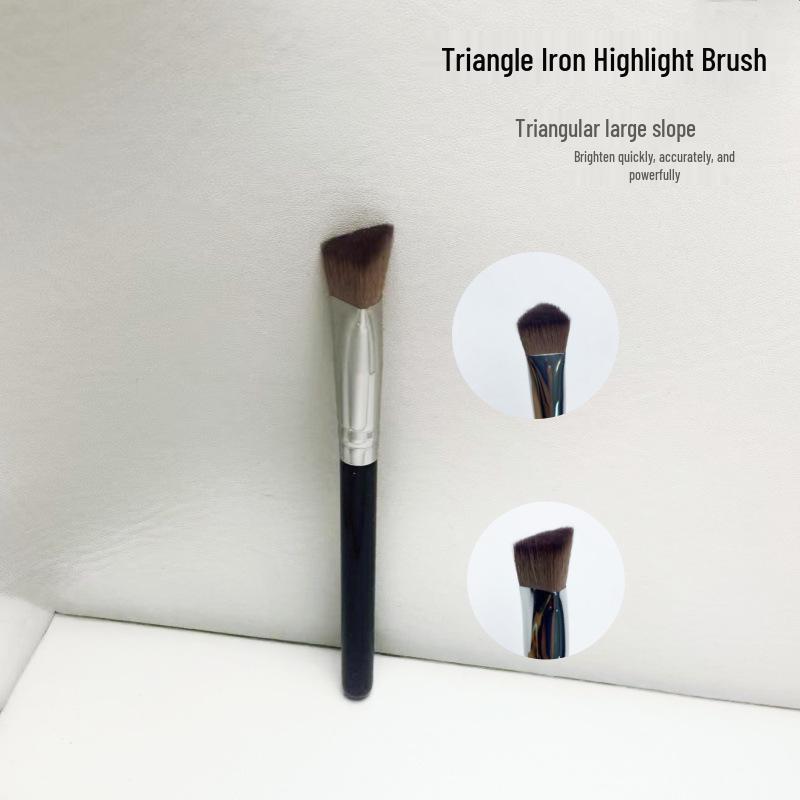 Triangle Concealer Brush: Seamless, Non-Absorbing, Precise for Blemishes & Spots, Highlighter & Brightening Iron Makeup Brush