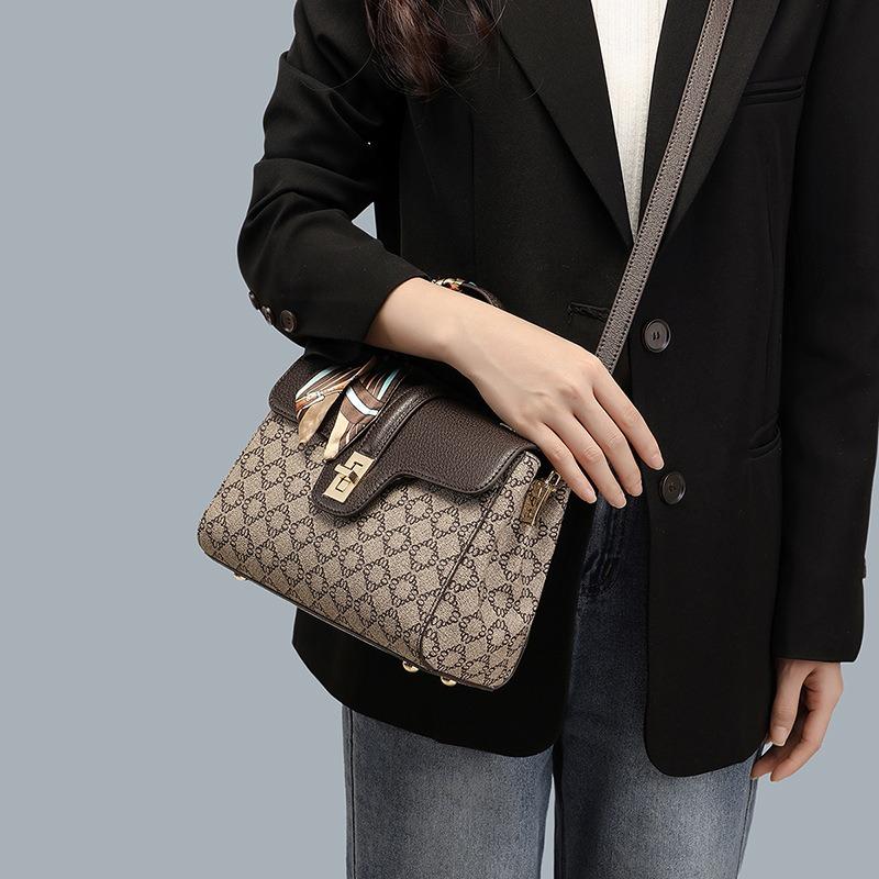 Bag new women's bag autumn and winter shoulder messenger bag light luxury atmosphere high sense portable mother bag
