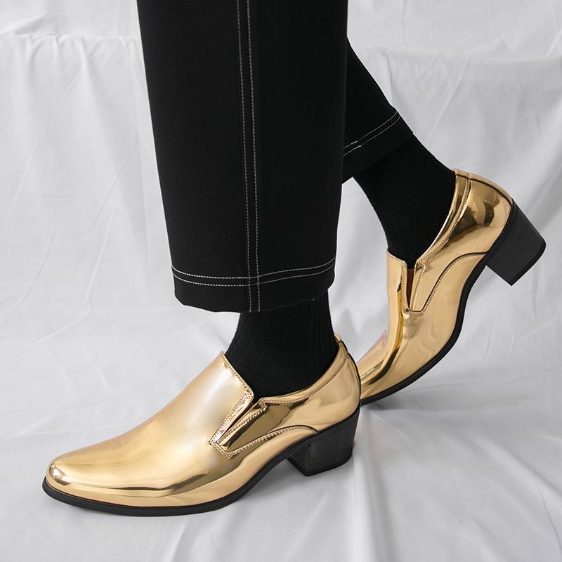 Sapatos Masculinos de Couro Macio de Bico Fino Sociais Formais Slip-On com Aumento de Altura