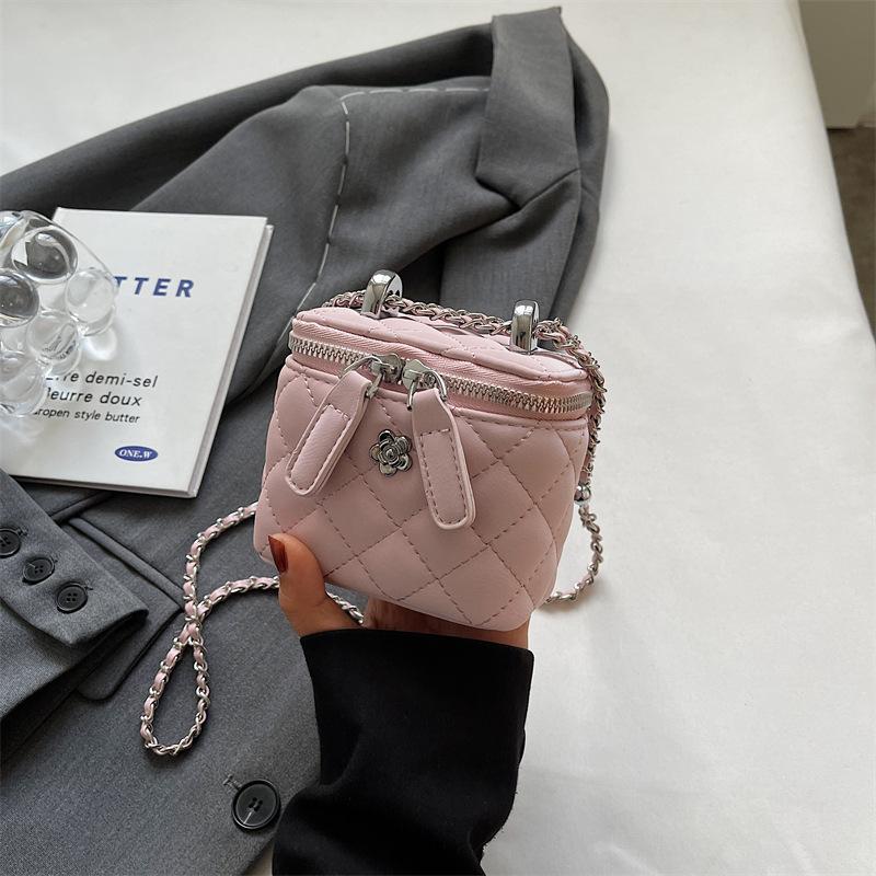 Rhombus Embroidery Thread Small Bag Women's 2025 New Summer Popular Versatile Chain Messenger Bag Small Square Bag