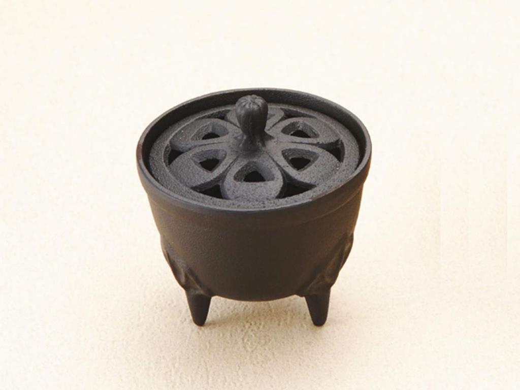 Iwachu Incense Flower Petal Body Size x Nanbu 29206 Burner, Design, Black, (cm) 8.5 H9, Ironware,