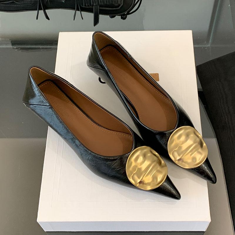 

Модная женская обувь слипоны на низком каблуке для женщин новинка лета весны остроносые модные металлические женские туфли на каблуке 35 чёрный