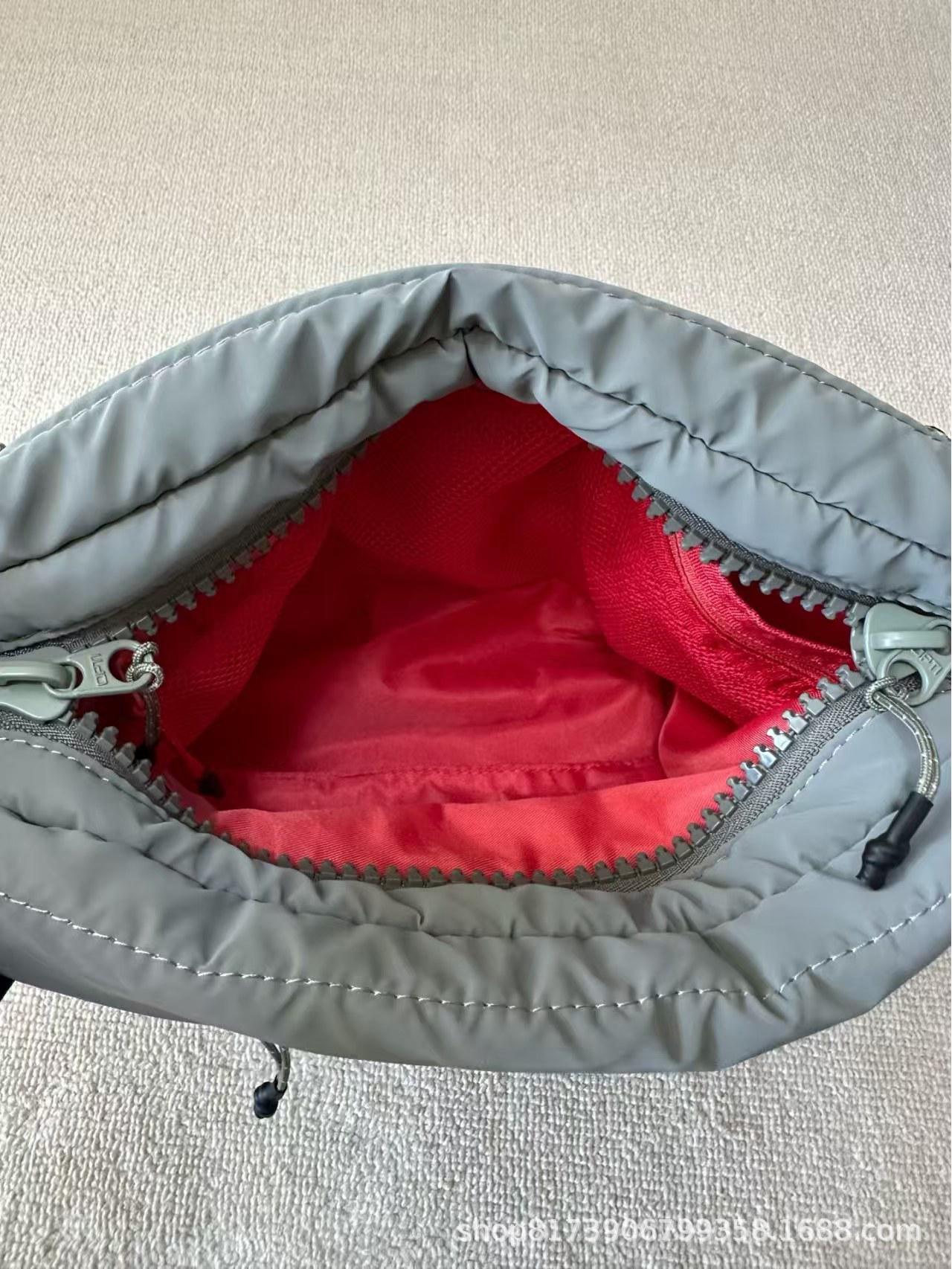 

Mountain Style Ultra-Light Waterproof Nylon Crossbody Water Bottle Bag - Large Capacity for Outdoor Sports Below 20L чорний
