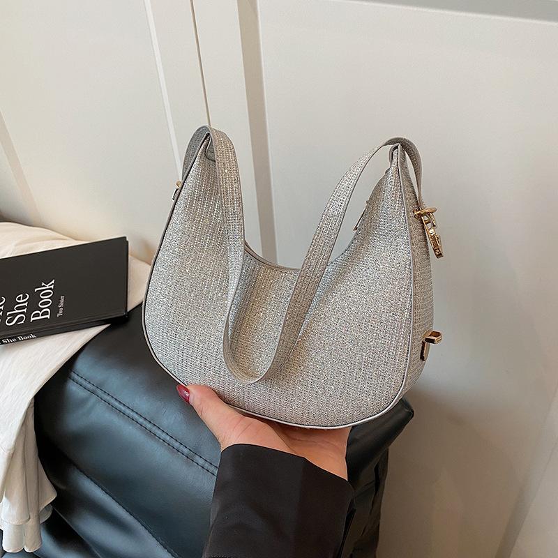 

Текстурированный новый продукт темперамент простой новый летний блестящий новый зарубежный стиль сумка под мышкой на плечо модная сумка-пельмень серебряный