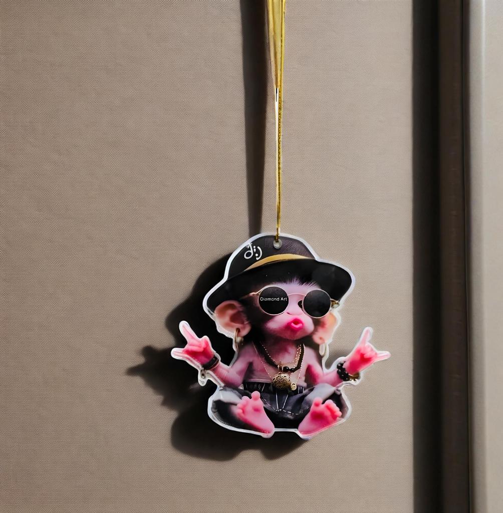 Pandantiv de mașină Maimuță cu glugă 2D plat acrilic este pentru decorațiuni de sărbători, Ziua Îndrăgostiților și Crăciun, și este un cadou pentru cupluri, case și accesorii