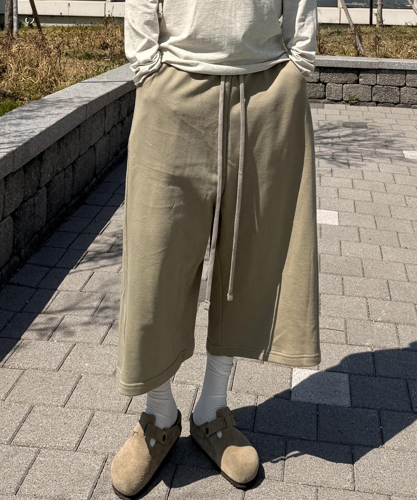 ATTENTIONROW Edition 11. Oversized Training Bermuda Capri Shorts (6 Colors)