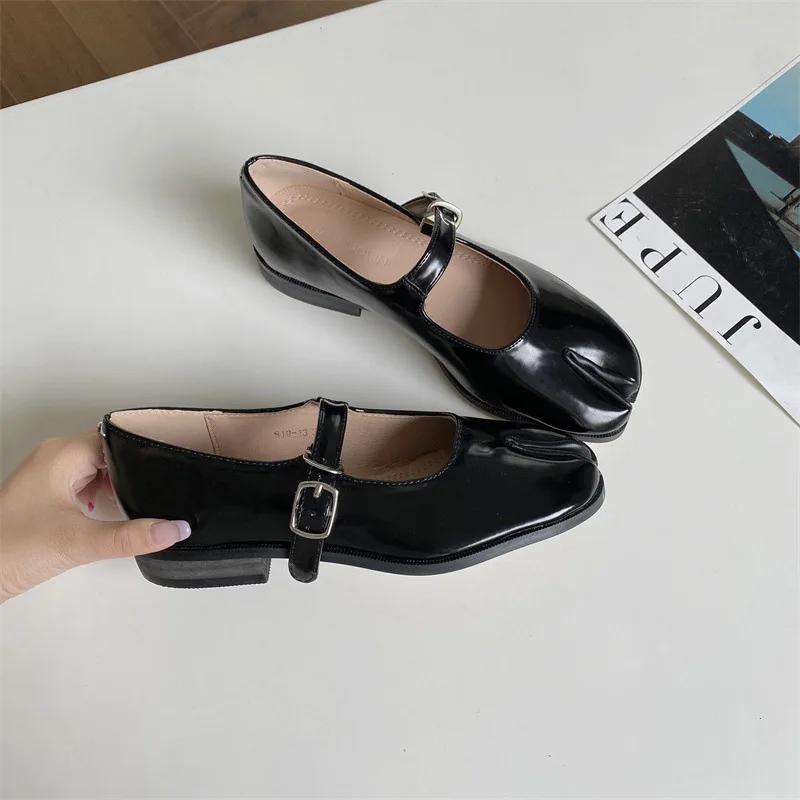 Lolita Shoes Girl Leather Belt Strap Trotter Shoes Ladies Square Split Toe Tabi Ninja Women Flats Mary Janes Buckle Band Loafers