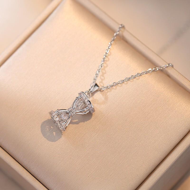 Women's Fashion Heart Pendant Necklace - Elegant, Simple Design, Versatile Clavicle Chain Jewelry