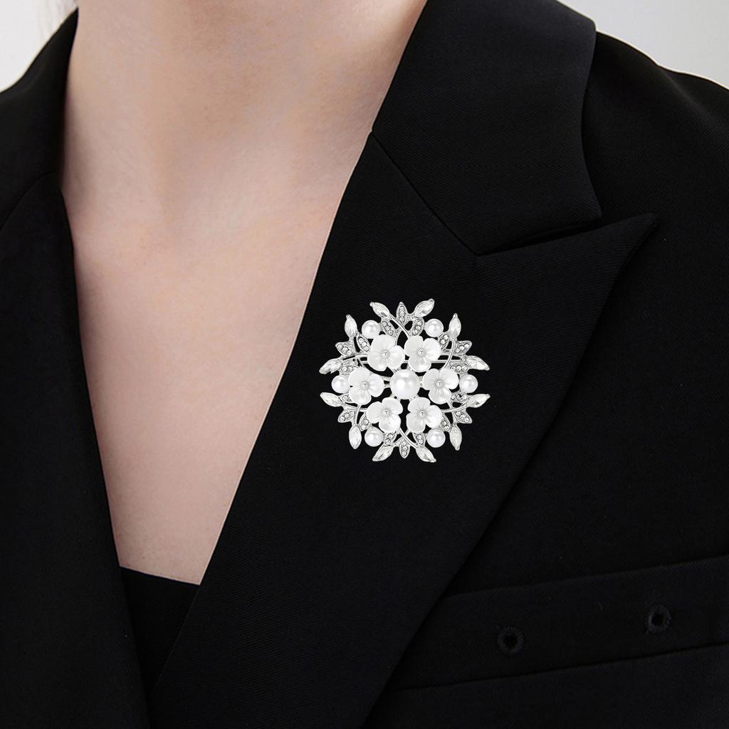 Fashionable Women's Pearls Flower Brooch With Gold or Silver Tone Finish Adds A Touch Of Elegance To Any Ensemble
