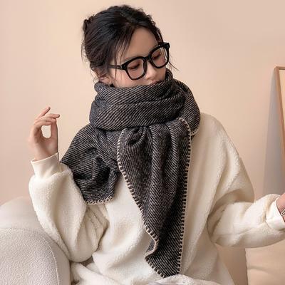 Hřejivá a silná personalizovaná nepravidelná šála z imitace kašmíru s černobílými pruhy pro ženy