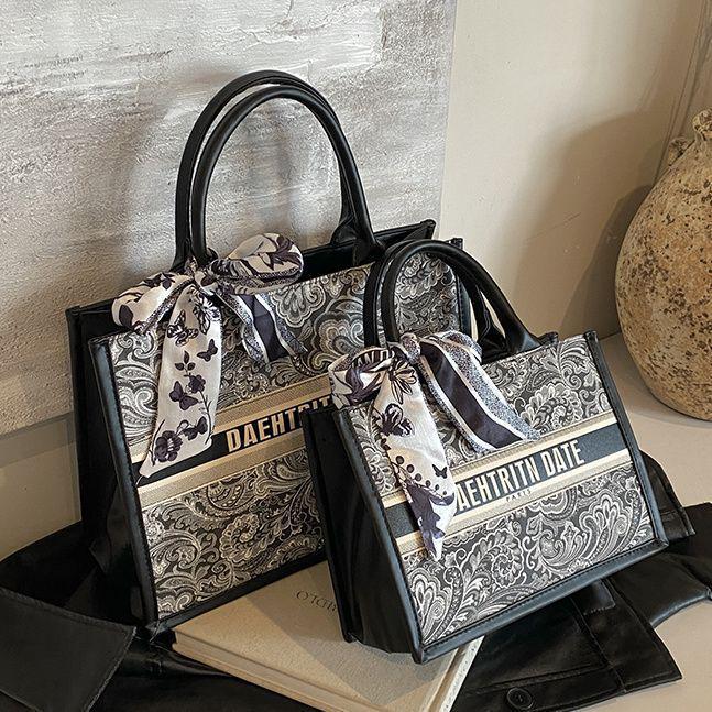 2025 Neue Damen Exquisite Dreidimensionale Tragetasche mit Hartem Boden - Unterarm-Schultertasche, Perfekt für die Uni oder zum Pendeln