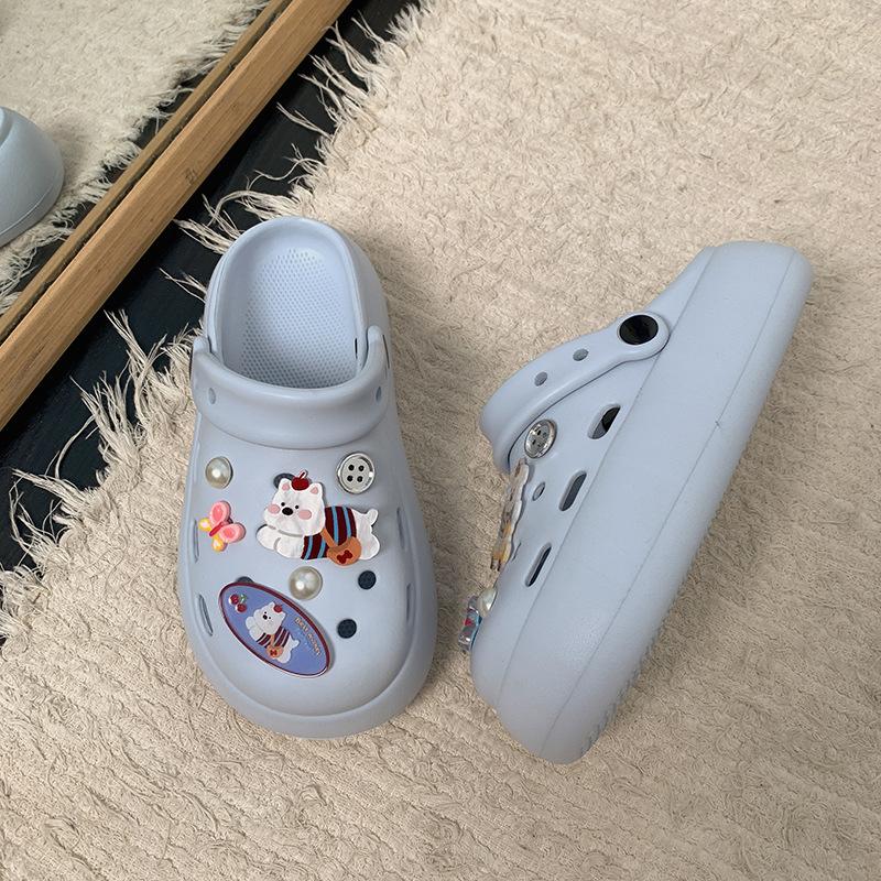 Internet Celebrity Explosion Cute Cartoon Black Platform Hole Shoes Women 2025 New Summer Wear Stepping On Shit Feeling Bag Head Drag