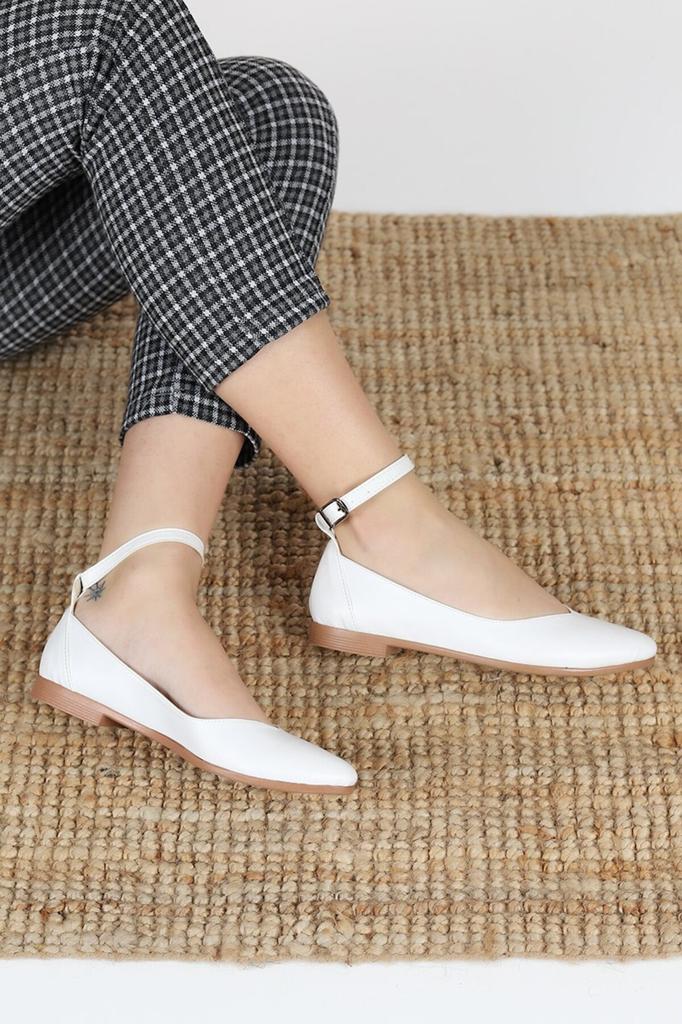 Flache Damenschuhe, Ballerinas mit Knöchelschnalle