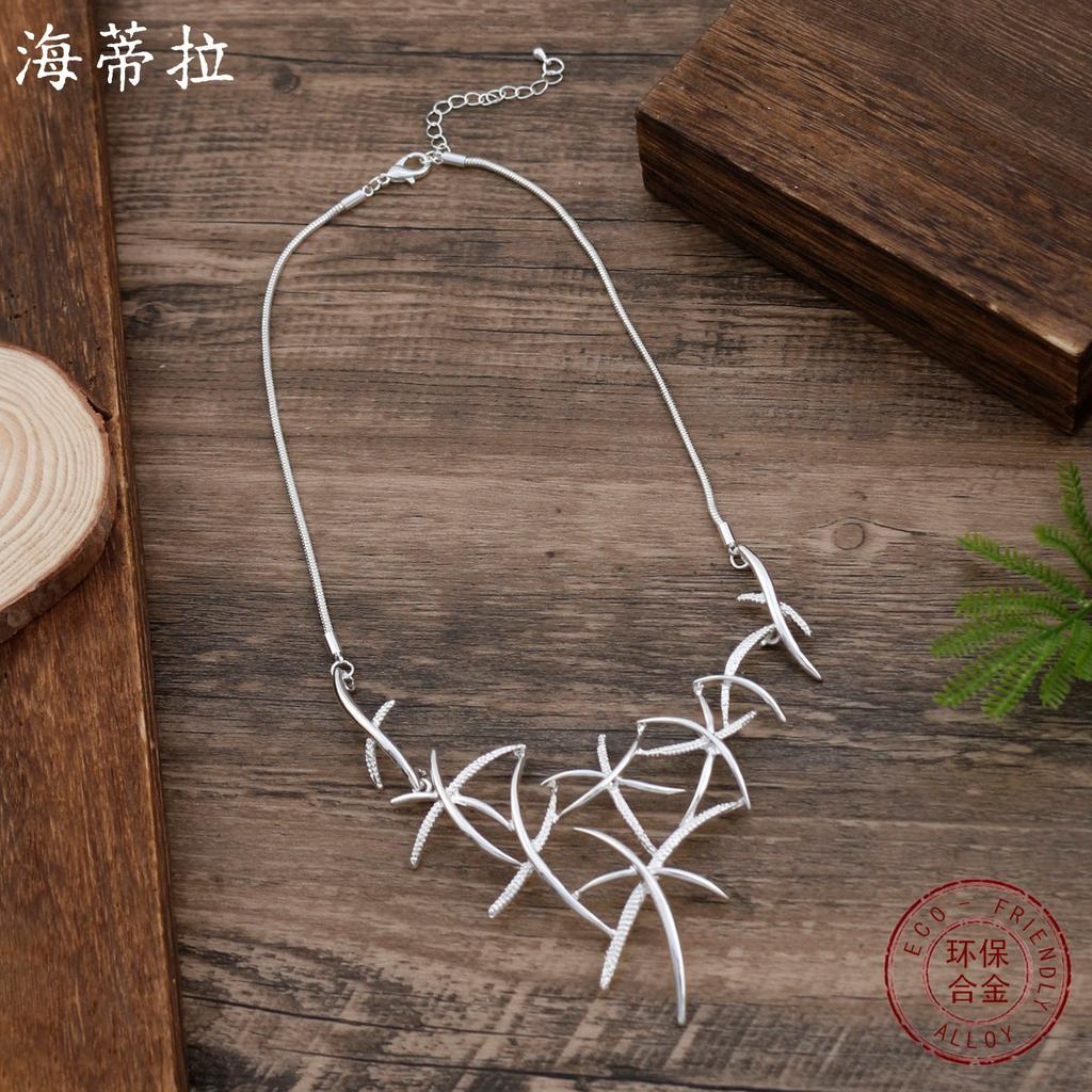 New Irregular Glossy Leaf Necklace, Ladies Premium Geometric Leaf Necklace