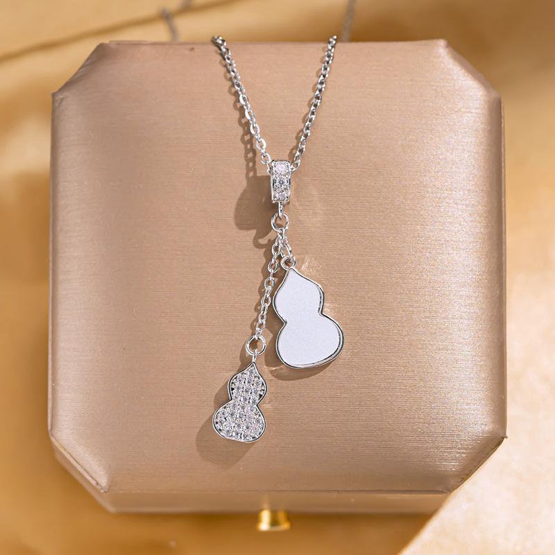 Retro Butterfly Flower Pendant Fashion Titanium Steel Choker Necklace Irregular Versatile Women