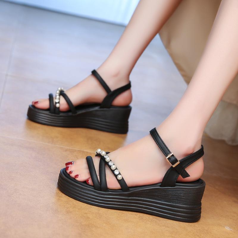 One Word with Roman Sandals Girl 2025 New Summer Trendy with Fairy Style with Skirt Pearl Platform Beach Shoes Girl