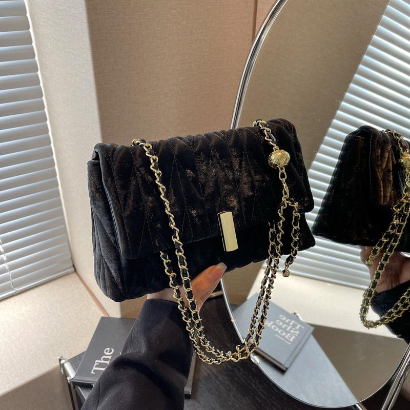 

Summer Popular Bag Women s 2025 New Fashion Versatile Diamond Plaid Chain Bag One-shoulder Crossbody Bag Textured Small Square Bag 23*9*14 чёрный