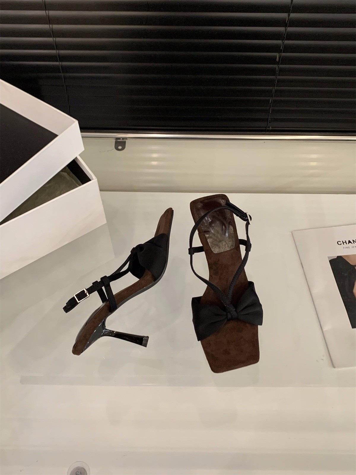 

Leopard print high heels bow word with sandals women s shoes 2025 summer French with skirt thin strap Roman shoes 35