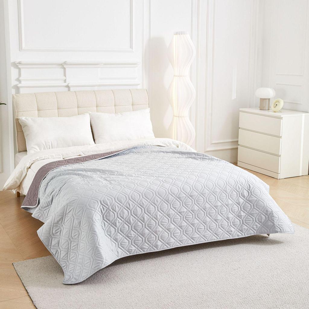 Waterproof Pet Mattress Cover: Dustproof, Anti-Slip, Anti-Urine Protective Sofa Pad for Cats and Dogs