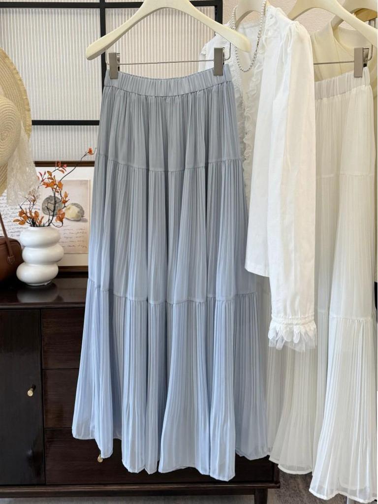 Gentle Wind High-Waisted Slimming Pleated Skirt for Women: Early Spring 2026, Loose Fit, Versatile, Long Hem.